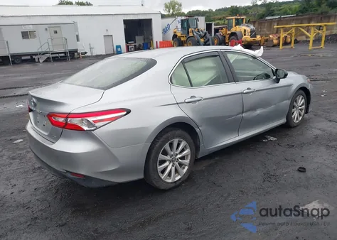 2018 Toyota Camry Le z USA, uszkodzony, nr VIN JTNB11HK5J3011749